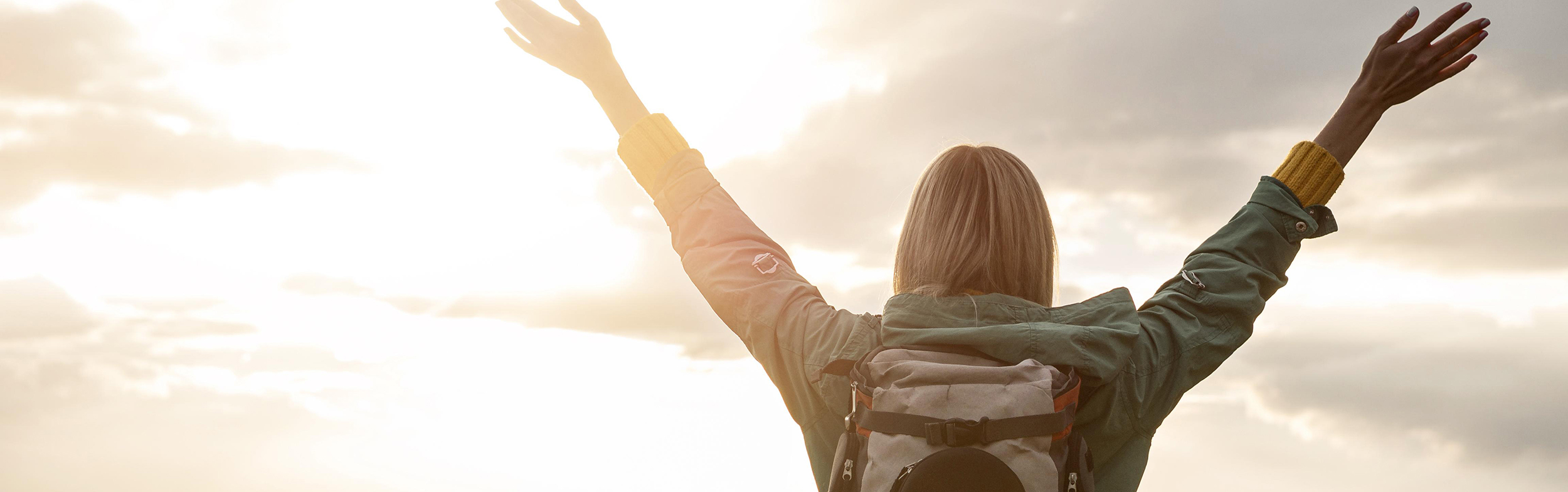 woman-with-backpack-sunset-nature